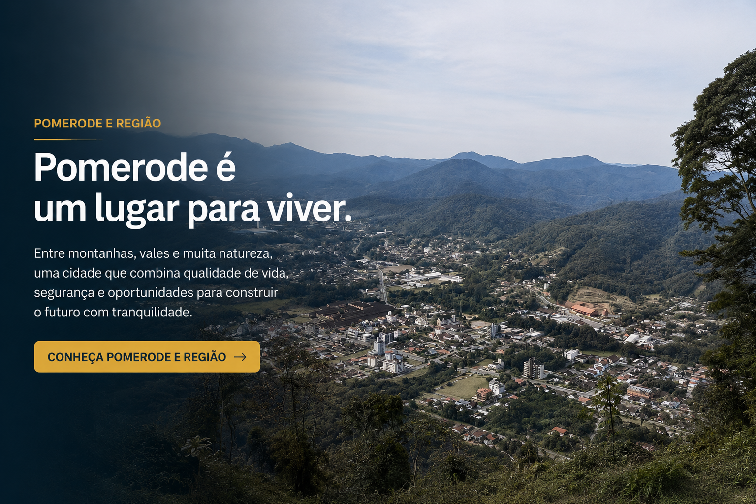 Vista panorâmica de Pomerode entre montanhas e vales ao entardecer.
